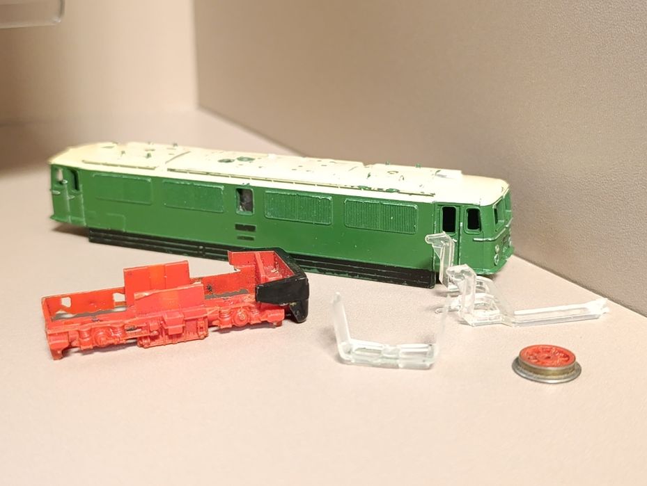 Kolejka TT: części Br242/E42