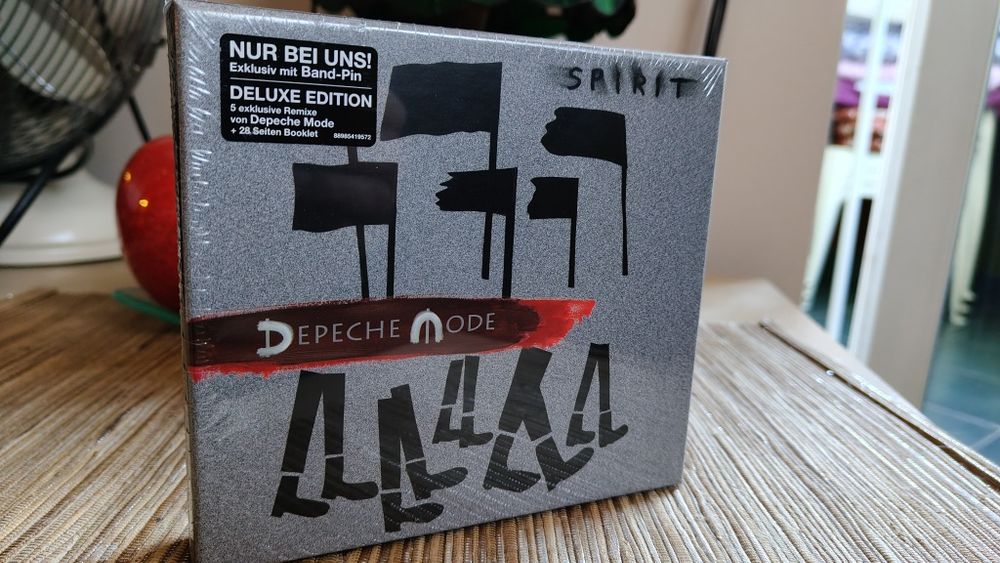 Depeche mode Spirit de lux , przypinka Nowa.