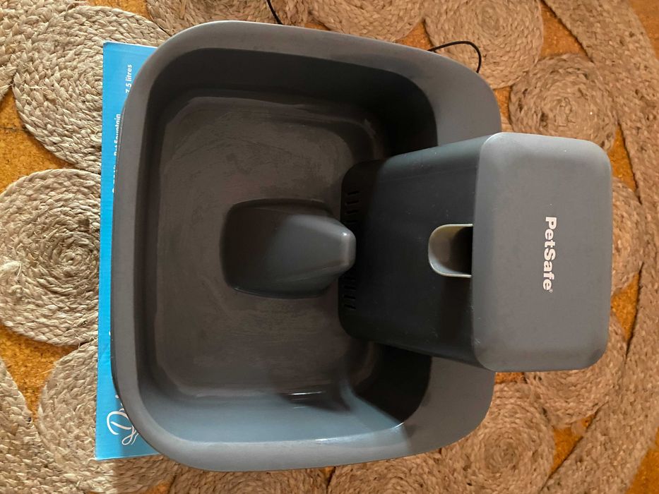 Fonte Bebedouro Automático Grande (cães/gatos) como NOVO
