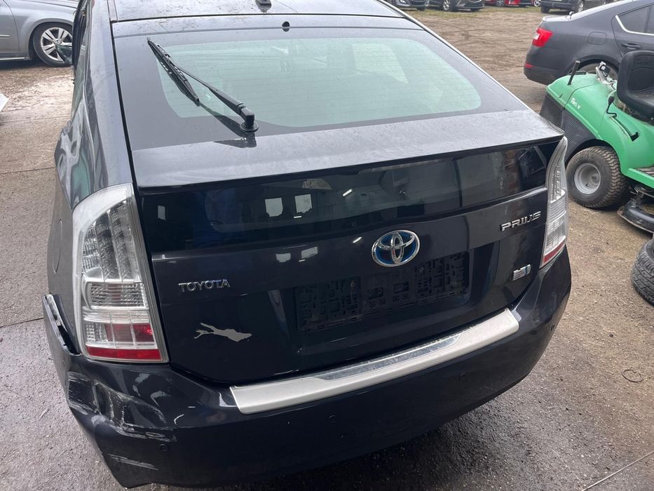 Toyota Prius 2010 1.8 hybryda kolor 8v1 na części