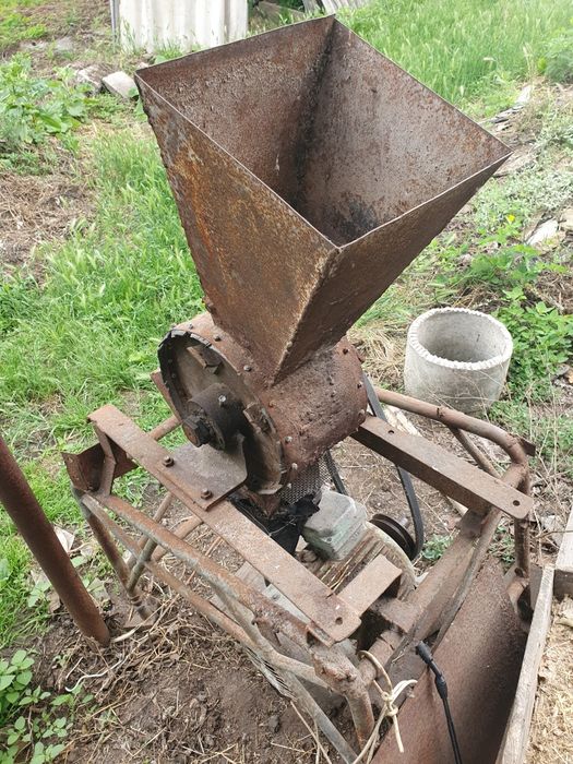 Продам, крупорушку,зернодробілку.