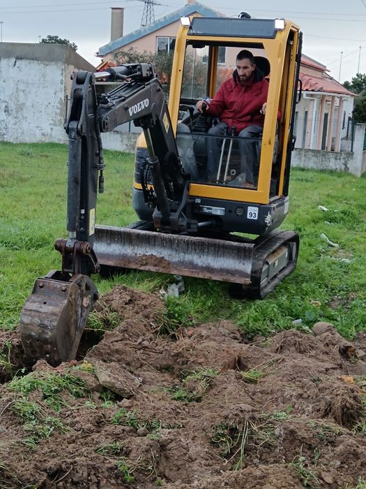 Aluguer de camião grua basculante e mini giratórias,