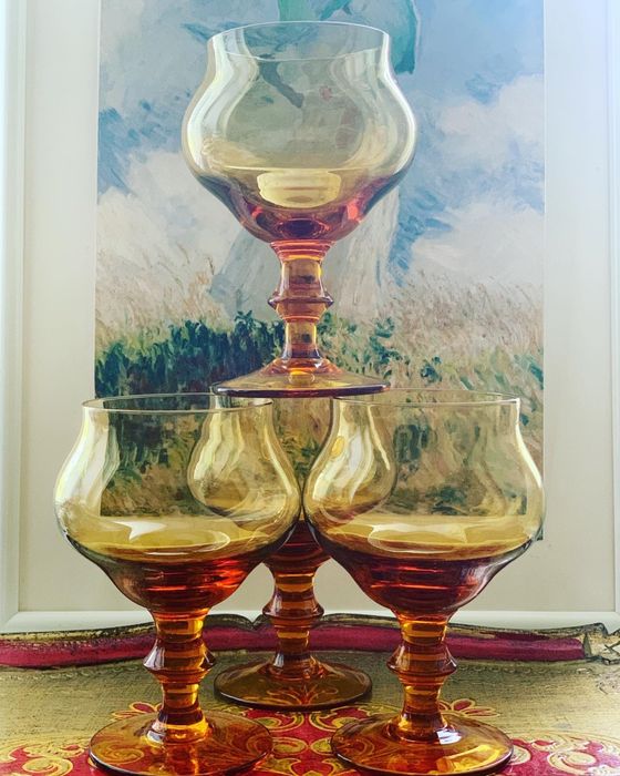Келихи бурштинове скло