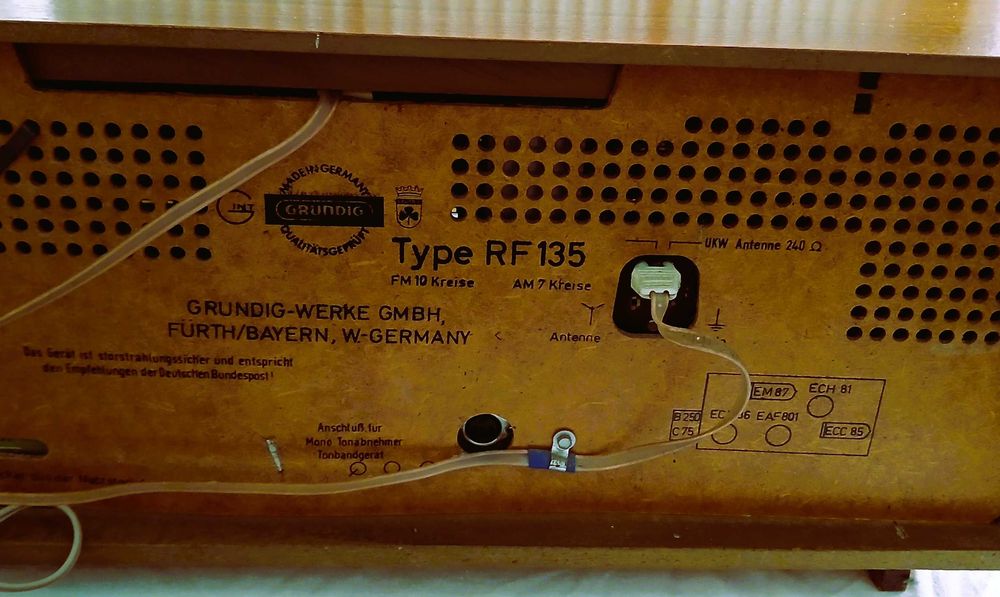 Rádio Grundig RF 135, fabricado na Alemanha