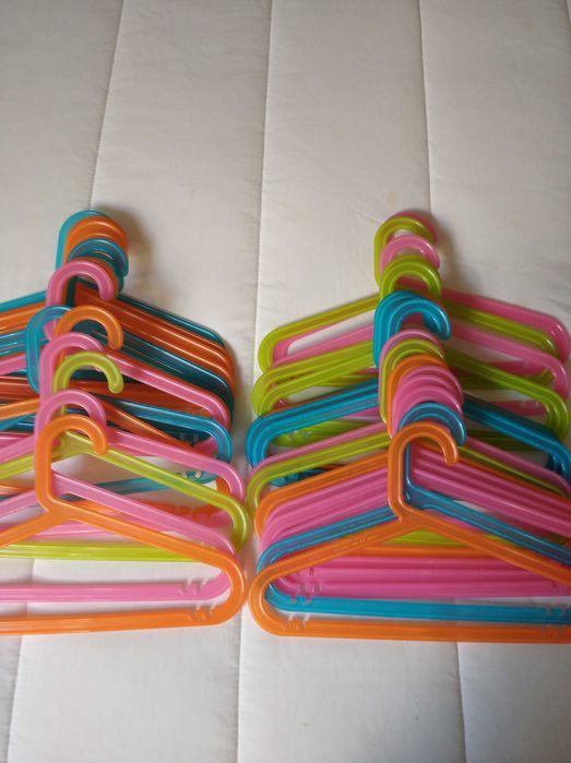 Cabides Plástico - 30 Unidades