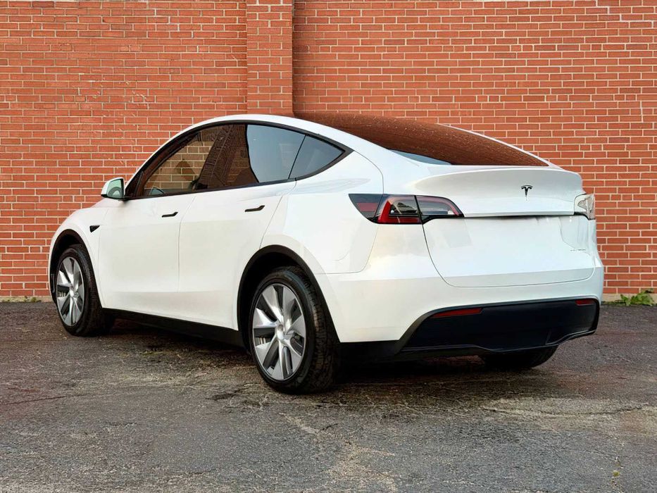 Tesla Model Y Long Range      2023