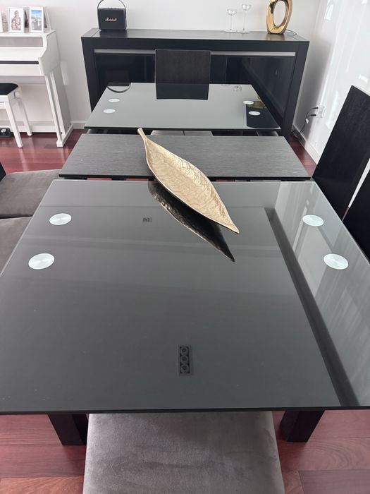 Mesa de Jantar extensível com apararador e estante