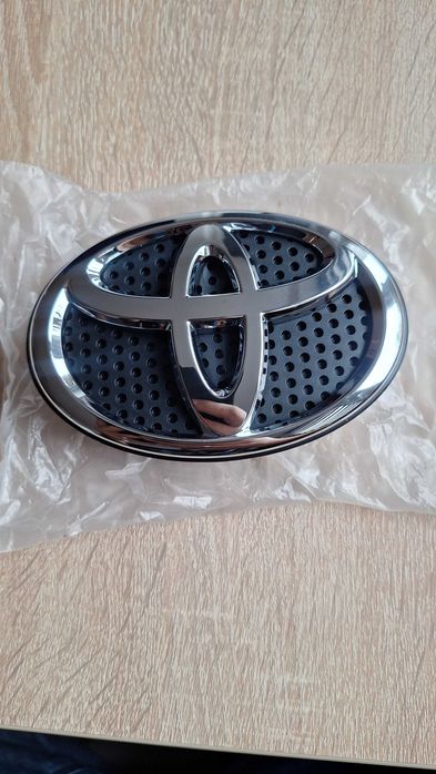 Emblemat Toyota Rav 4 tył
