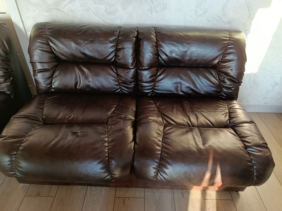 Шкіряний диван і крісло