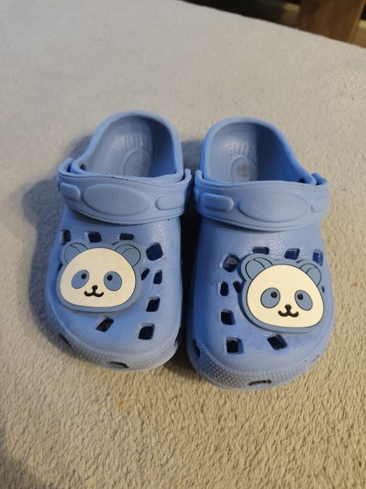 Oddam gumowe klapki dla chłopca