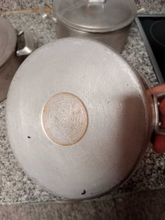 Tacho em metal marca "Meu Lar"