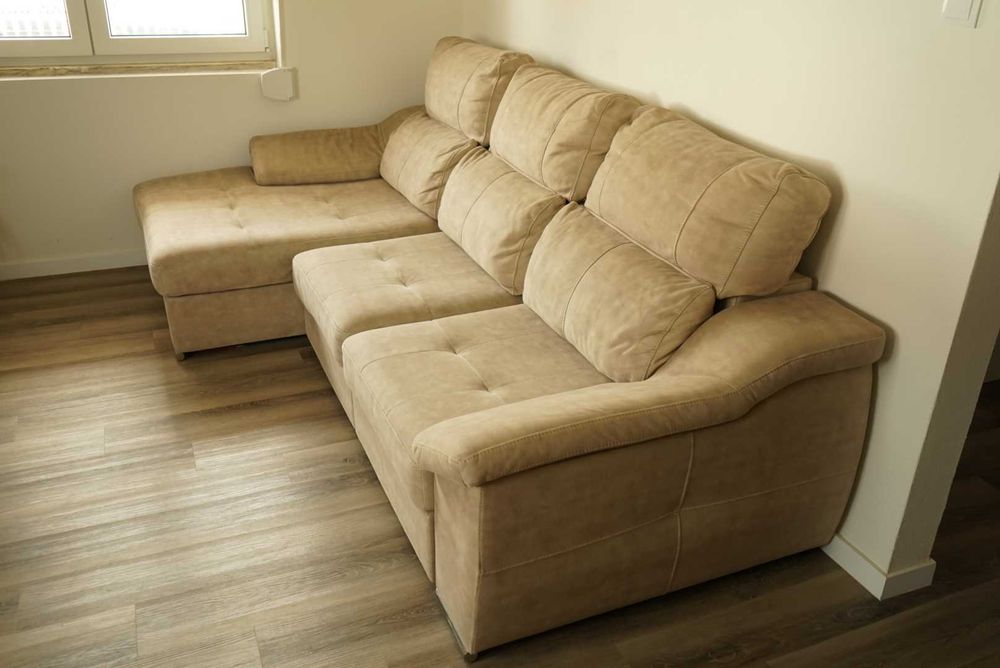 Sofá chaise longue | 2.95m | Microfibra cor creme | Bom estado