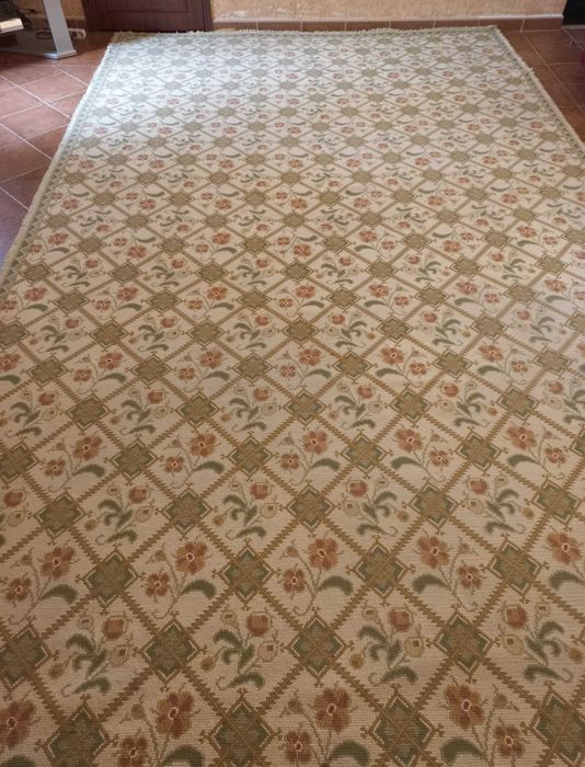 Carpete Arraiolos ponto fino, dimensão 5,00m x 2.70m