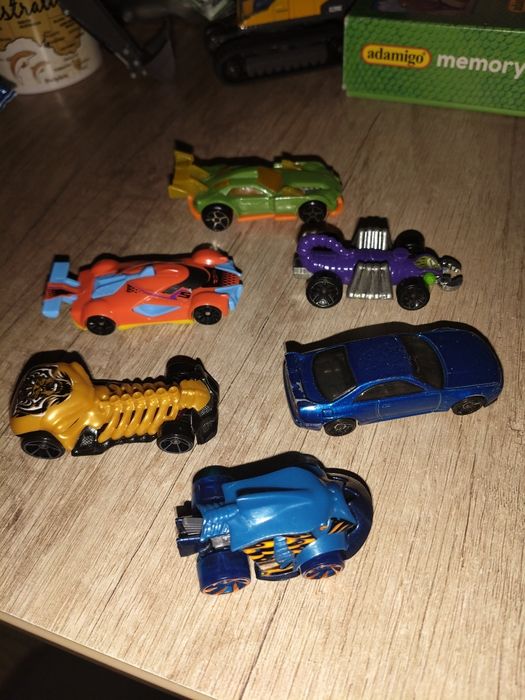 Samochody osobowe hot wheels