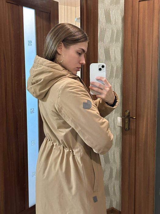 Продам утеплену коричневу куртку / пуховик / пальто Outventure
