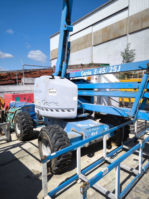 Elevatória Genie Z-45/25 J 4x4