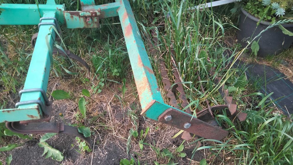 Продаю трактор Т-25 з усім навісним обладнанням. Все комплектом.