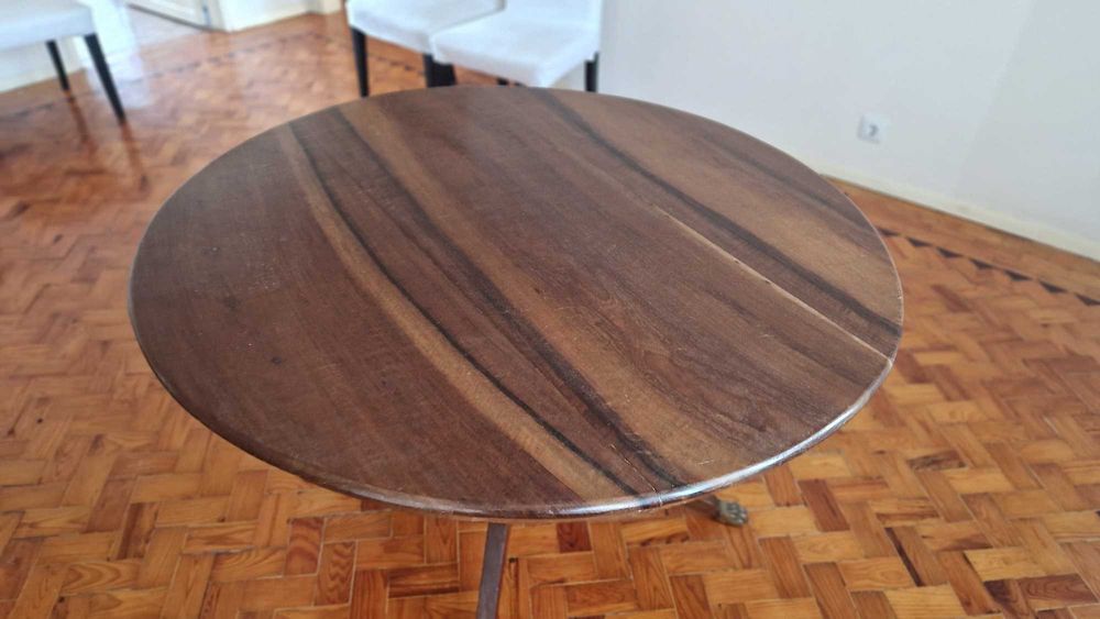 Mesa de jantar redonda, madeira Umbila (Moçambique)