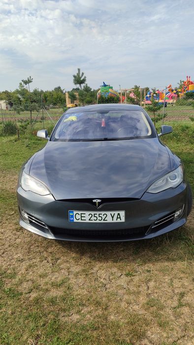 Tesla model S P85