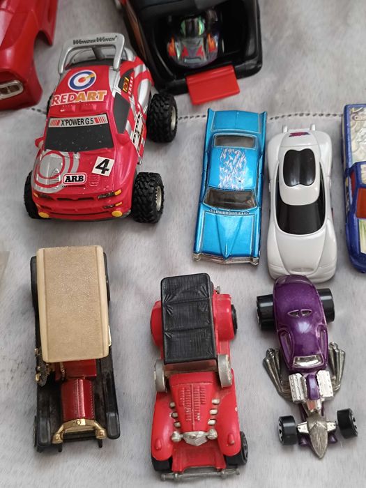 17 Carros de Coleção Antigos Hot Wheels e Tomica