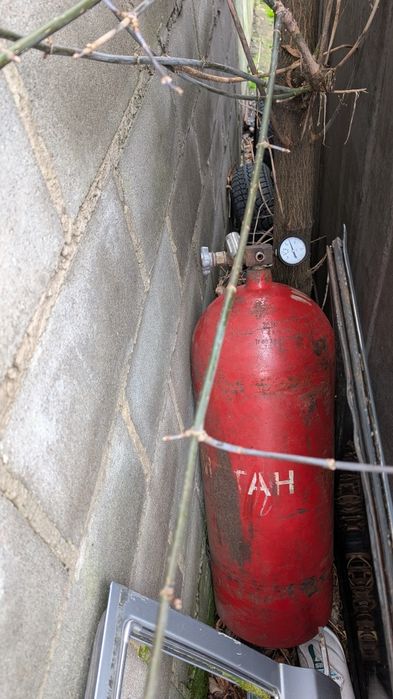 Кришка багажника газ 31105 газовий балон двері передні задні Волга