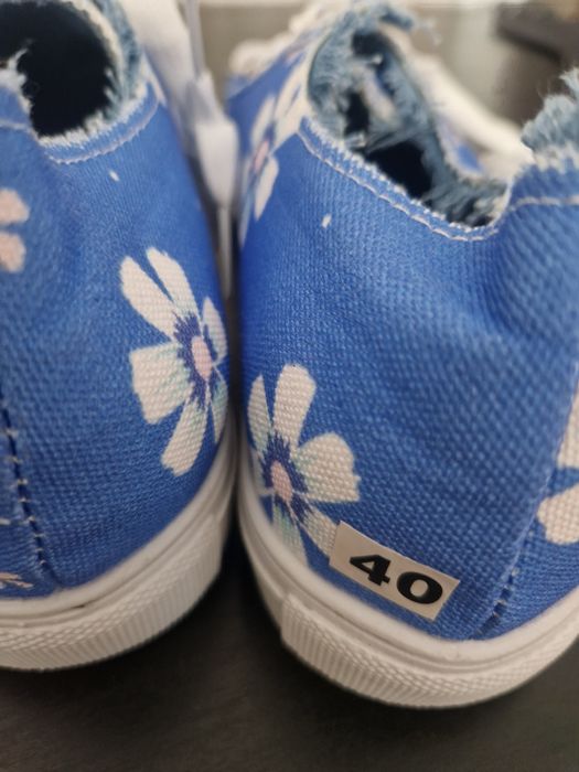 Trampki w kwiaty rozmiar 40 nieużywane