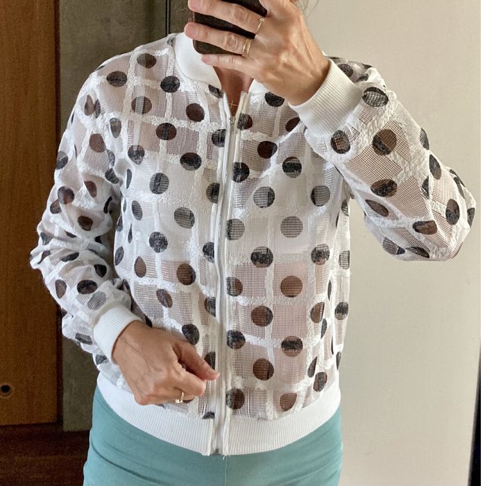 Przeźroczysta biała w grochy narzuta rozm. S