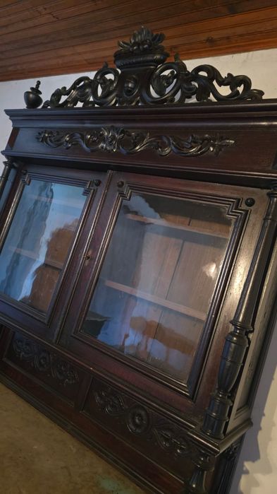 Móvel em madeira massiva