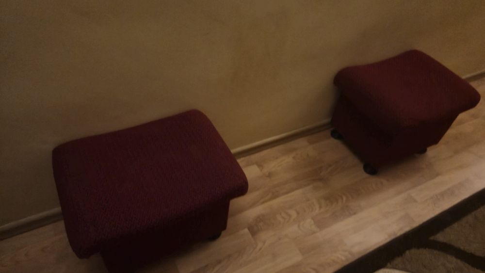 Oddam dwie Pufy buraczkowe