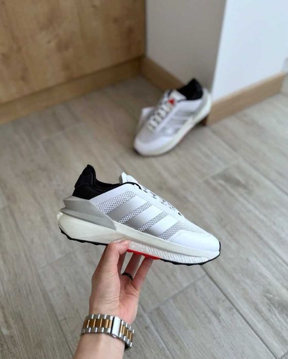 Adidas Avryn