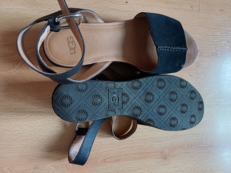 Жіночі босоніжки Ugg