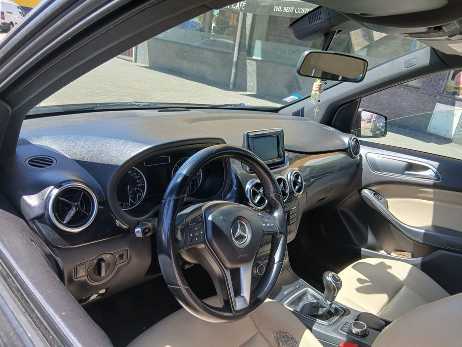 Mercedes benz b180