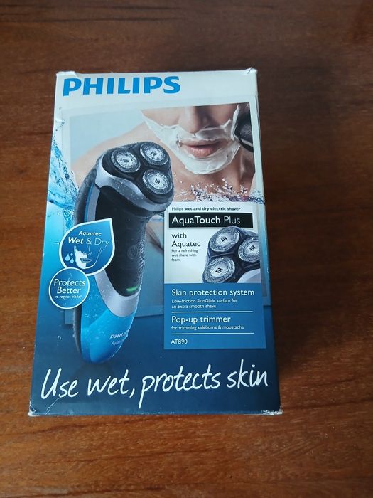 Электробритва Philips Agua Touch Plus AT890