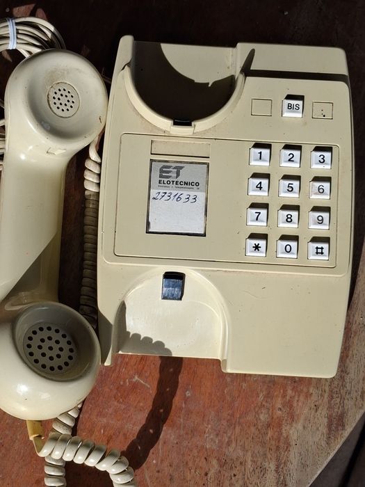 Antigo telefone de teclas