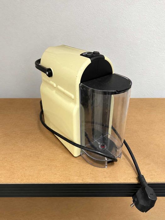 Máquina de café DeLonghi Nespresso Inissia creme - funcional