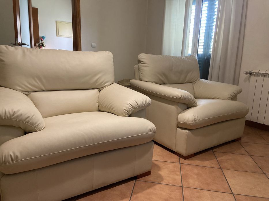 Sofas em pele bege