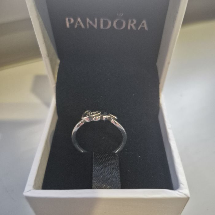 Anel Pandora "Love"