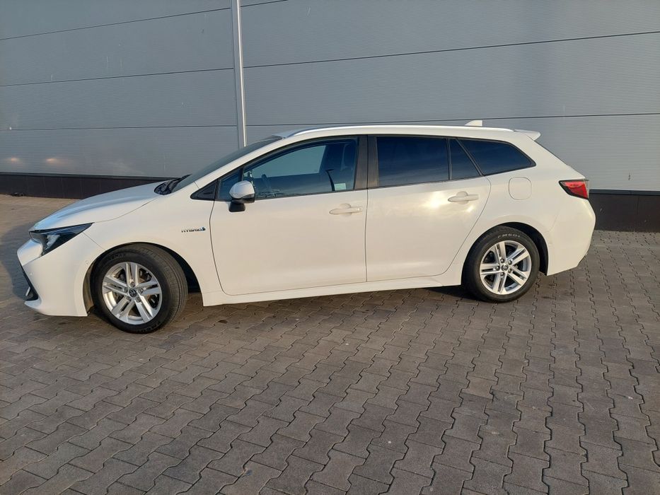 Wynajem samochodu Toyota Corolla  hybryda gaz kombi automat