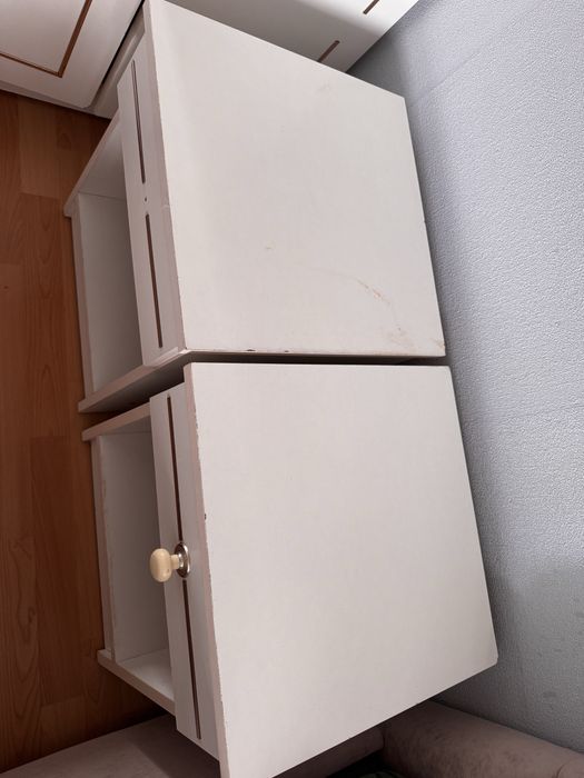 Приліжкова тумба