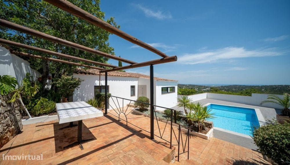 Moradia V3 com vista mar e piscina, para venda em Santa Barbara, Algar