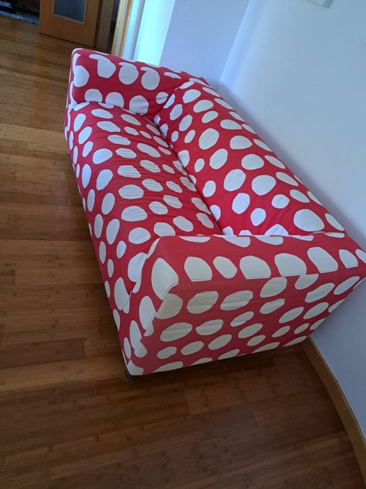 Sofá vermelho e branco 2 lugares