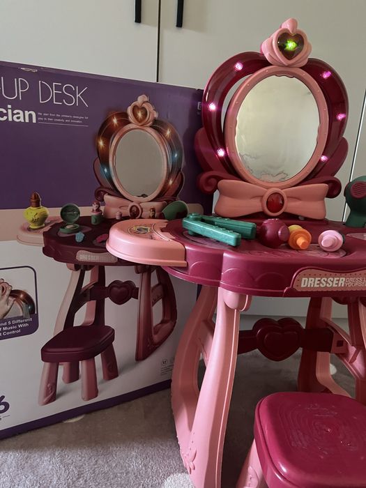 Столик для маленькоі принцеси