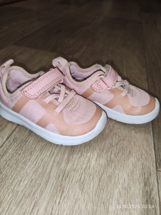 Clarks кросівки для дівчинки, 20р