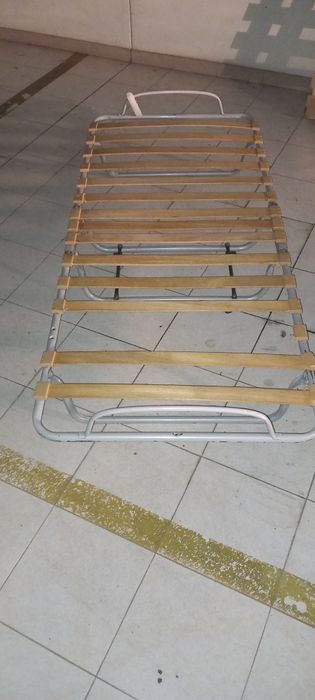 Cama dobrável como nova