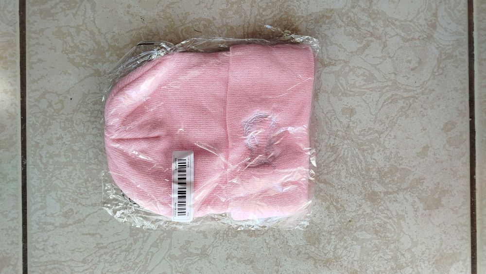Gorros para a pesca motivos bordados preto e rosa
