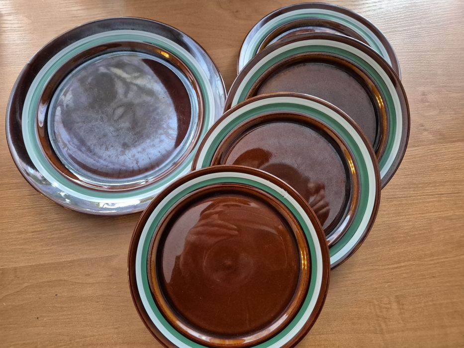 Talerzyki i miseczki z kamionki z czasów PRL