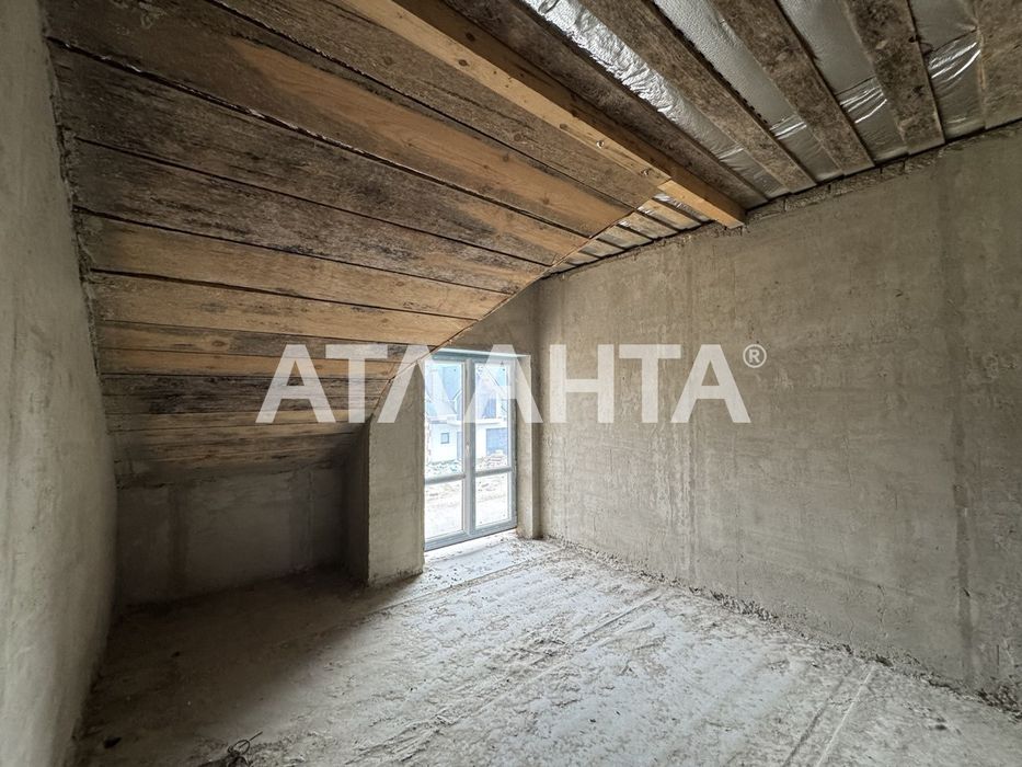 Продається двоповерховий котедж із власною земельною ділянкою!