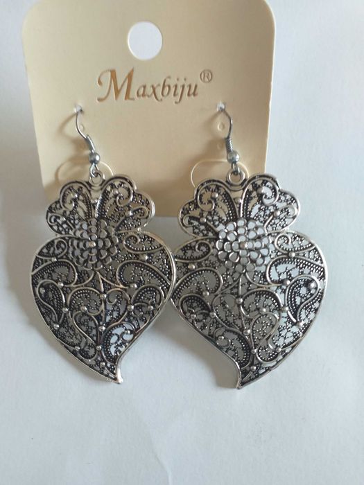 brincos prateados