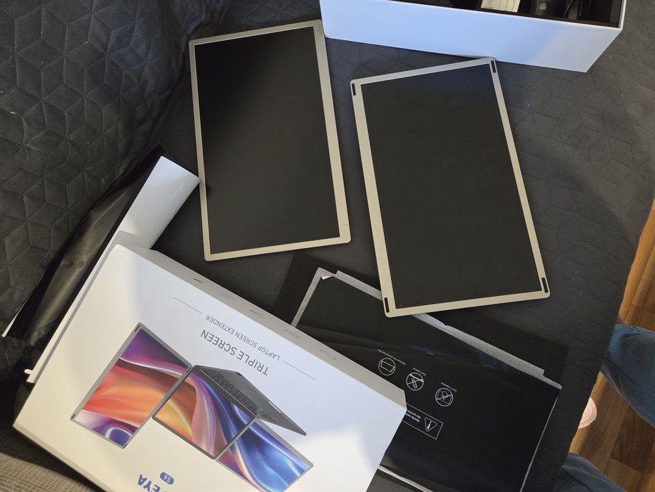 Два додаткові портативні екрани