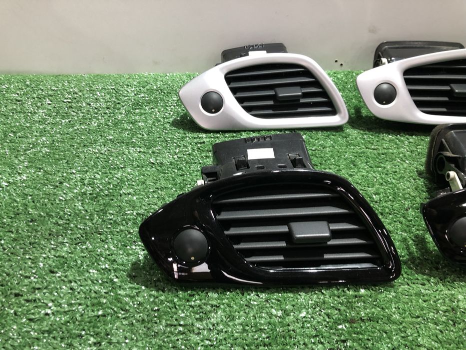 Дефлектор повітря салону Renault Scenic 3